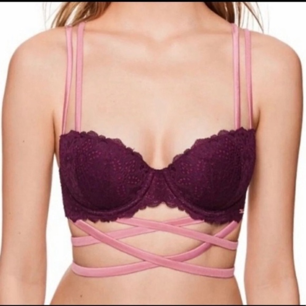 Pink Victoria’s Secret limited edition date push up bra